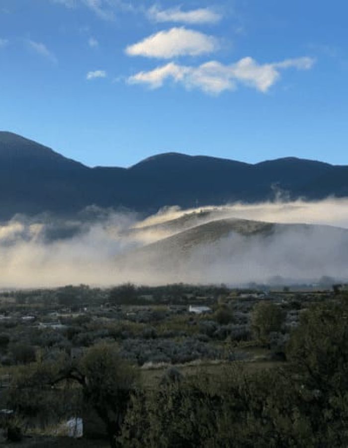 Laujar con niebla